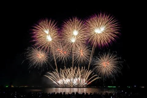 Bright Colorful Fireworks Exploding Over Dark Night Water Horizon During Fe.. Stock-Fotos