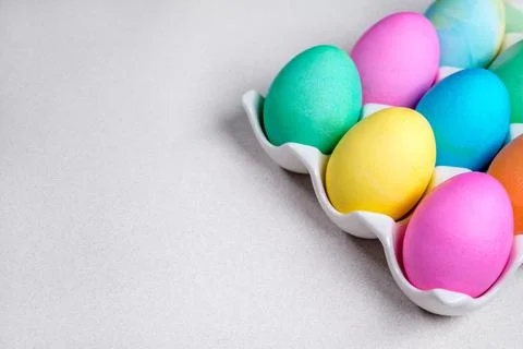 Bright colorful painted Easter eggs lying on white table. Traditional decorat Foto stock