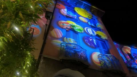 Bright colors, designs, sparkles in downtown Lecco Vídeo Stock 228903053
