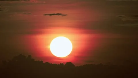Bright Disc Emerging Above Layered Atmospheric Formations Vídeo Stock 342578080