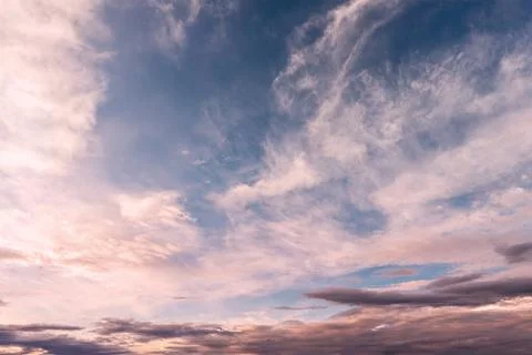 Bright dramatic twilight sky, beautiful clouds at dawn Stock-Fotos