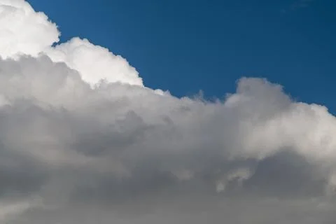 Bright dramatic visuals. Striking fluffy clouds over deep blue backgrounds... Fotos Stock