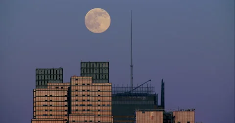 Bright full moon rises above skyscrapers in New York City Stock Footage 67259301