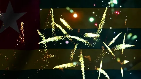 Bright golden fireworks exploding in the night sky over the national flag o.. Video stock 343690877