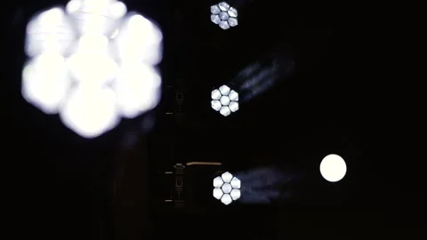 Bright hexagonal led light array against dark background 库存影片 344162628