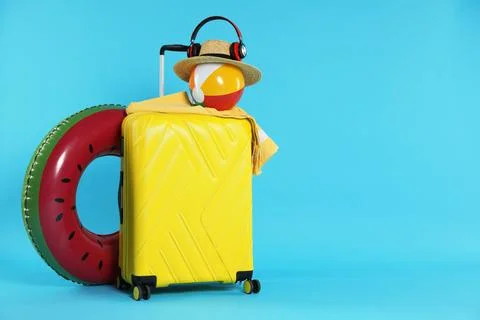 Bright inflatable ring, other different accessories, headphones and suitcas.. 스톡 사진