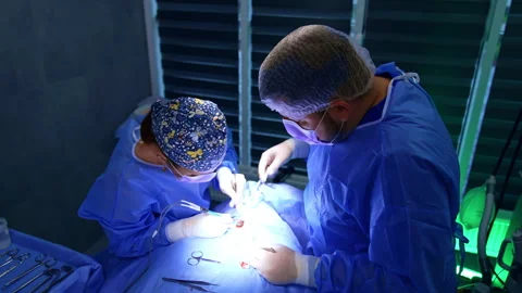 Bright light on the operational spot at thyroid surgery. Video stock 291713334