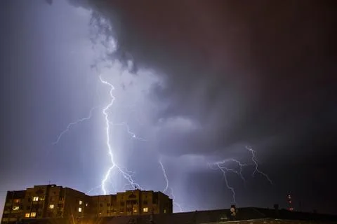 Bright lightning in the night sky Stock-Fotos