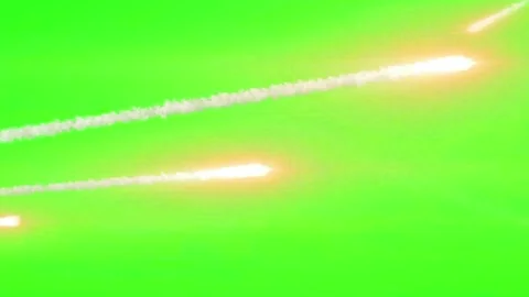 Bright meteor shower trails moving across a vibrant green screen background Vídeo Stock 345627312