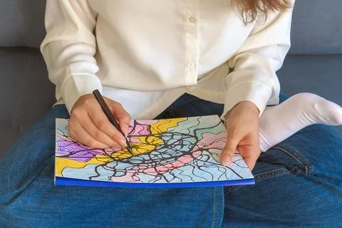 Bright multi-colored, completed neurographics drawing. Girl draws at home o.. Fotos Stock