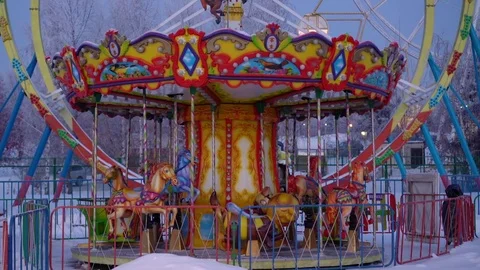 Bright not working carousel in an amusement park in the winter. 스톡 동영상 85100364