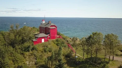 Bright red lighthouse on lake superior 動画素材 86548663
