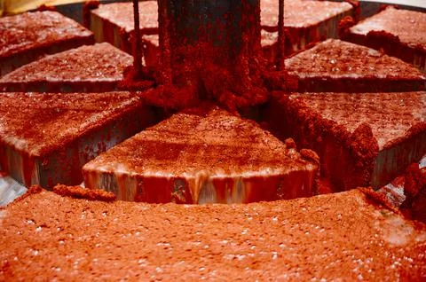 Bright red solid residual of sylvinite in floatation bath Foto stock
