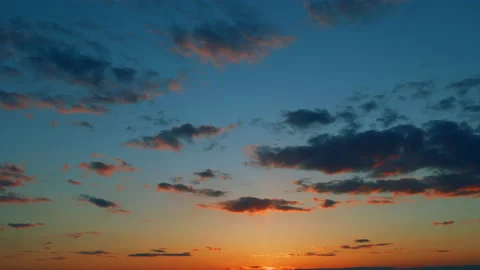 Bright shining rays sun rising above clouds. Sunset sky cloud background 스톡 동영상 211275588