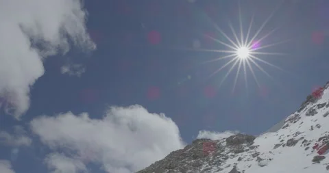 Bright shining sun 스톡 동영상 137285454