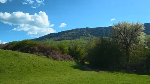 Bright sky with fluffy clouds above green hills. Near Rosomac Canyon, Serbia Vídeos de archivo 335535020