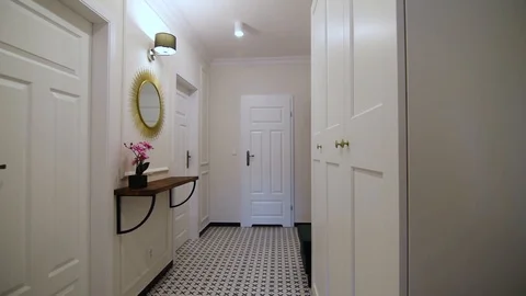 Bright stylish corridor aprtment interior Vidéo 124088022