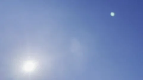 Bright Sun in Blue Sky Lens Flare Vídeo Stock 346076262