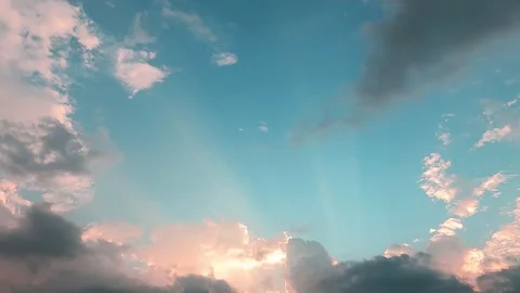 Bright sun light ray flare n sunbeam shining through colorful dark cumulus cloud Stock-Footage 151956901