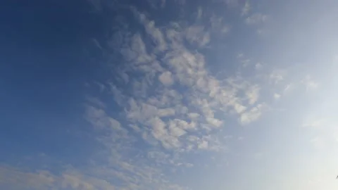 Bright sun light ray flare n sunbeam on sunny clear blue sky background Video stock 153461304