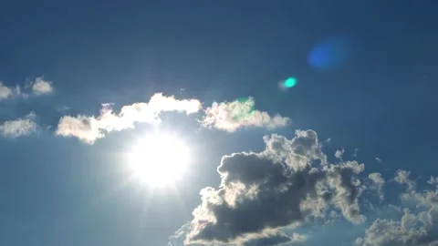Bright Sun Light Ray Flare Sunbeam Dark Cumulus Cloud on Beautiful Sunny Blue Sk 스톡 동영상 202073954