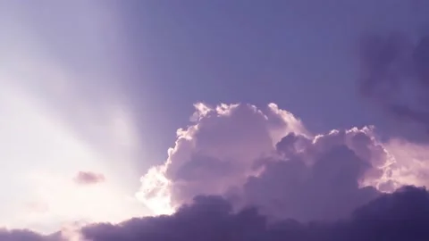 Bright sun light ray n sunbeam shining through sunset purple red clouds Stock-Footage 170005440