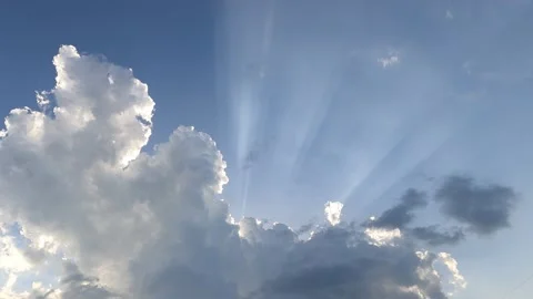 Bright sun light ray n sunbeam shining through dramatic dark rain storm cloud Stock-Footage 170006960