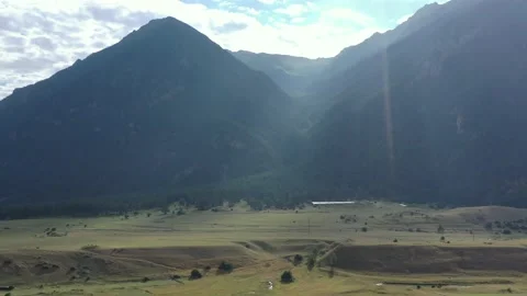 Bright sun rays in green mountain gorge Stock-Footage 166897118