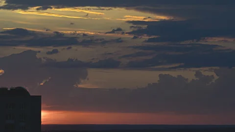 The bright sun sets over the horizon. time lapse Video stock 133202257