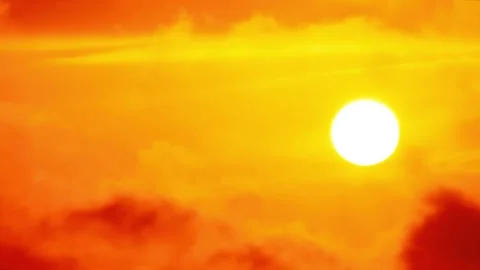 Bright sun setting over orange cloudy sky. 스톡 동영상 336327053