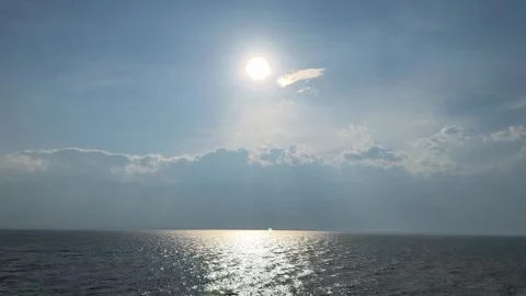 Bright sun shining over Erhai Lake with water reflection Dali China 動画素材 333749074