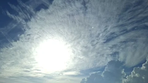 Bright Sun Shining Through Thin Layered Clouds Vídeo Stock 334321406