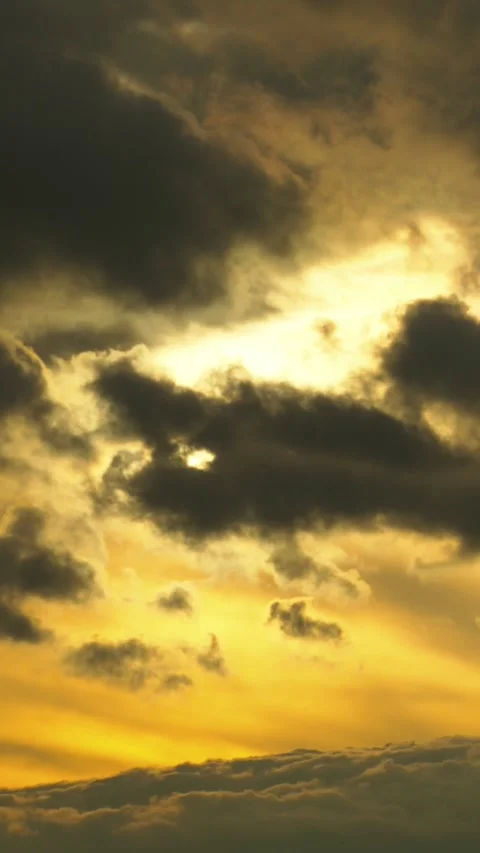 The bright sun at sunset breaks through the gloomy clouds in the sky. Video stock 319496499