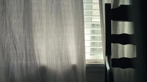 Bright sunlight filtering through window blinds and sheer curtain Vidéo 341143464