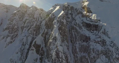 Bright sunlight over the snow covered mountains 库存影片 108636292