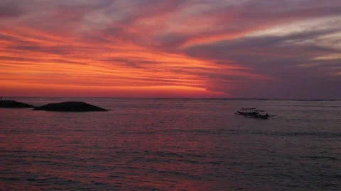 A bright sunset over the ocean Stock Footage 288325551