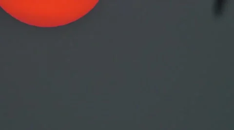 Bright sunset under the sea Видео 49276188