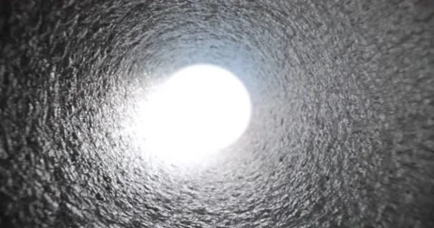Bright white light at end of tunnel pipe Vidéo 195723736