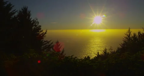 Bright yellow sun setting over the Pacific Ocean along the Oregon Coast Stock Footage 59862848