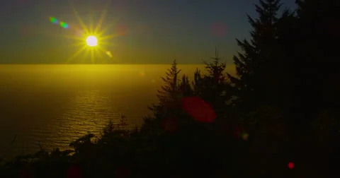 Bright yellow sun setting over the Pacific Ocean along the Oregon Coast Stock Footage 59867500