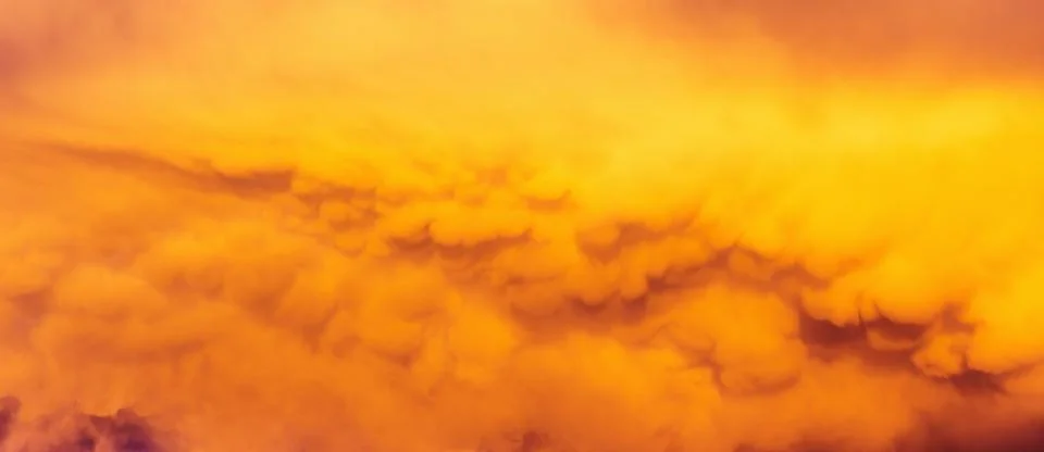 Brightly colored evening fire clouds Foto stock