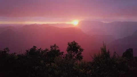 A brilliant sunset from the top of the Pinnacles, Coromandel, New Zealand 스톡 동영상 150556497