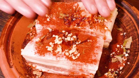 Brisket is prepared for cooking, mixed with spices 库存影片 249689479