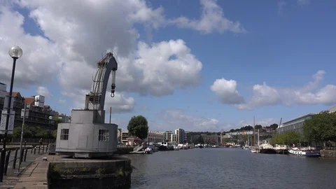 Bristol city centre with old architecture and people UK 4K Vidéo 115113533