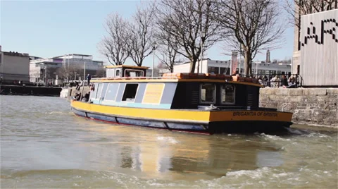 Bristol Ferry in docks Vídeo Stock 39738113