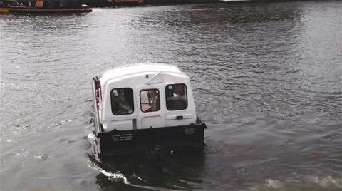 Bristol ferry heading to SS great britain Vídeo Stock 39737278