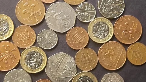British coins rotating on black background Stock-Footage 245834640