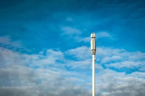 British mobile network operator mast over the blue sky Stock-Fotos