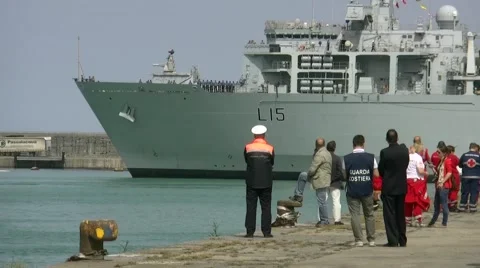 British navy give aid to immigrats in south italy Stock-Footage 50065482