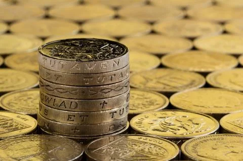 British pound coins in a neat stack. Fotos Stock